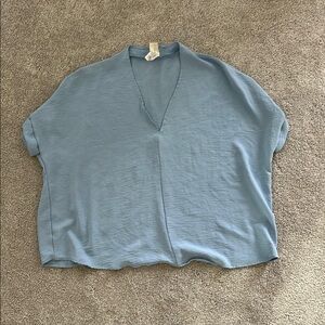 Brenda’s Women's Loose Baby Blue V-Neck Top Size Small